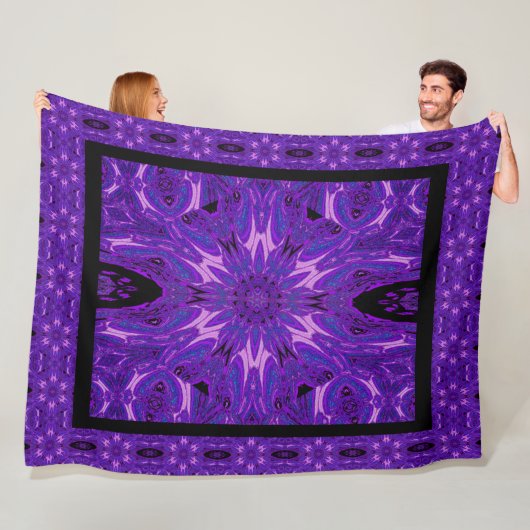 Couverture Polaire Rose de métamorphose 3 (En situation)