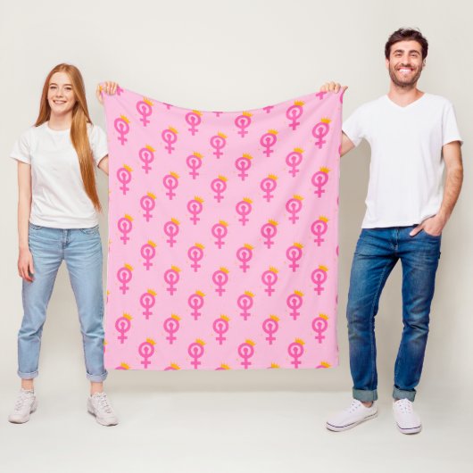 Couverture Polaire Rose Féministe (En situation)