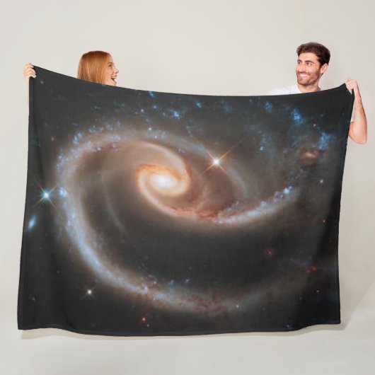 COUVERTURE POLAIRE ROSE GALAXY (En situation)