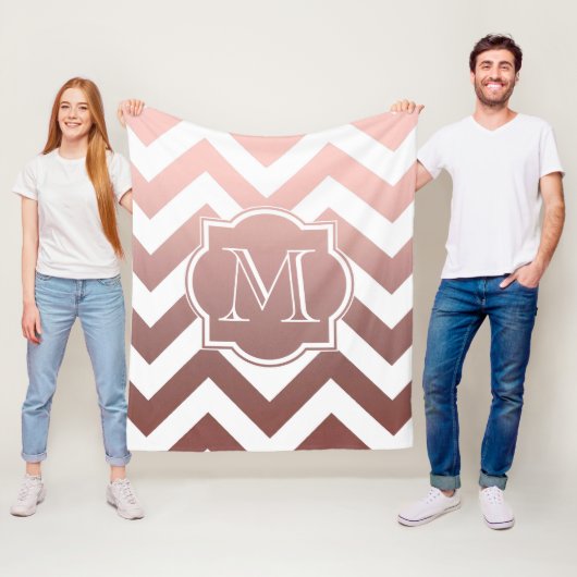 Couverture Polaire Rose Gold Chevrons Monogram (En situation)