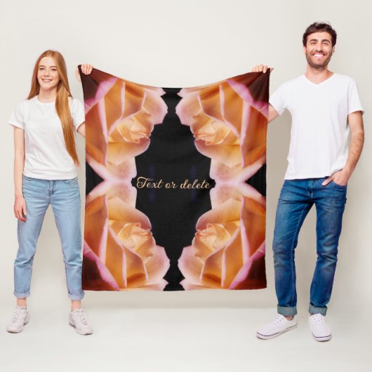 Couverture Polaire Rosebud jaune teint Abstrait personnalisé (En situation)