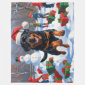 Couverture Polaire Rottweiler coule en neige avec Casquette de Noël (Devant)