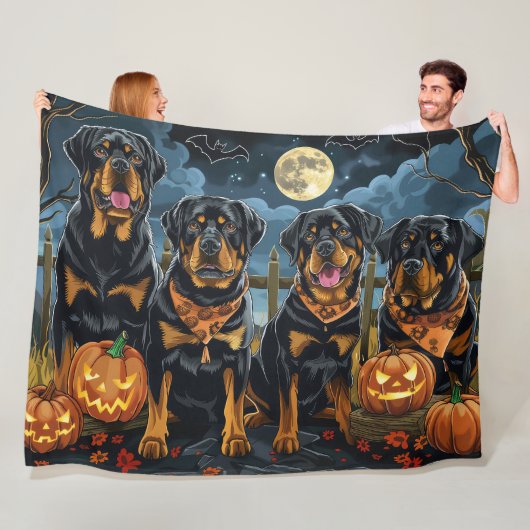 Couverture Polaire Rottweiler Halloween Épouvantable (En situation)