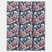 Couverture Polaire Rouge, fleurs blanches sur bleu. (Devant)