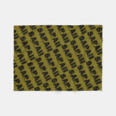 Couverture Polaire Sarah, caractère noir d'orphelin, texte affligé (Devant (Horizontal))