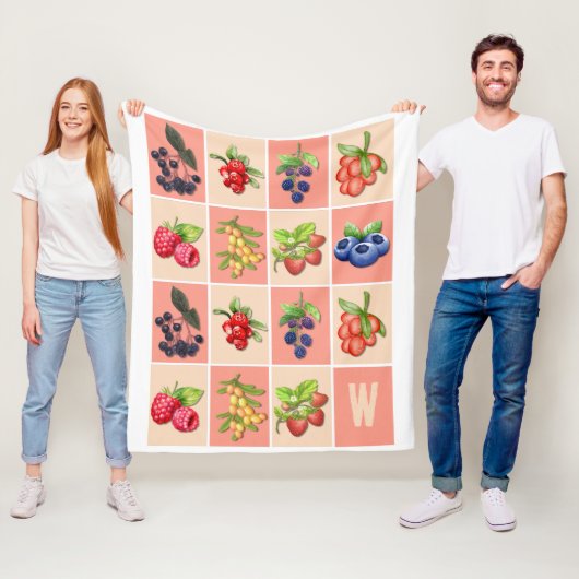Couverture Polaire SENTIMENT BERRY BONNE Fraise MONOGRAM (En situation)
