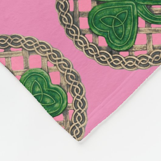 Couverture Polaire Shamrock rose sur noeuds celtiques Blanche en tois (Coin)