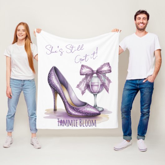 Couverture Polaire She’s Still Got It Purple High Heel Birthday (En situation)