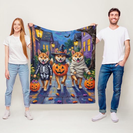 Couverture Polaire Shiba Inu Dogs in Halloween Costumes (En situation)