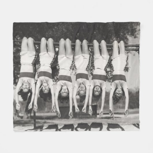 Couverture Polaire Showgirls sur les bars à singes, design ludique. (Devant (Horizontal))