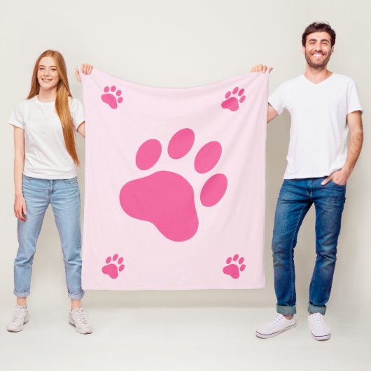 Couverture Polaire Silhouettes de patte de chien rose (En situation)