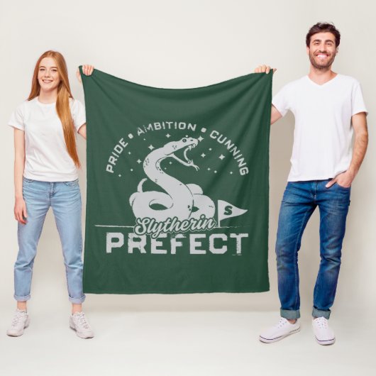 Couverture Polaire SLYTHERIN™ - Badge Préfet (En situation)