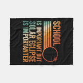 Couverture Polaire Solar Eclipse 2024 École de Chemise Eclipse Solair (Devant (Horizontal))