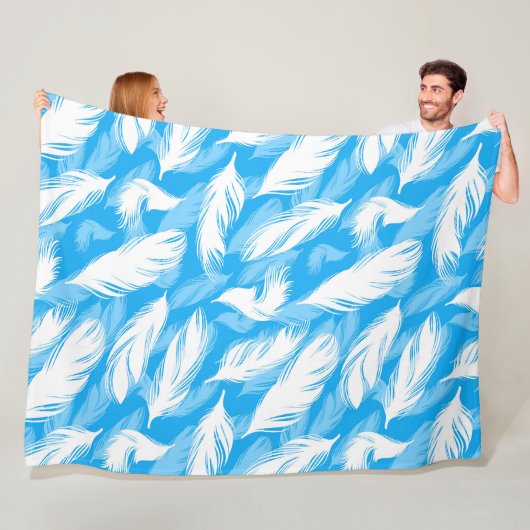 Couverture Polaire Sophisticated Feather Design On A Bright Blue (En situation)