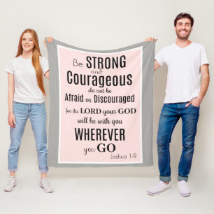 Couverture Polaire Soyez fort et courageux (Joshua) rose/gris