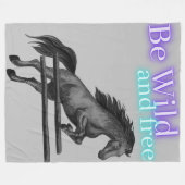 Couverture Polaire Soyez sauvage et saut à cheval libre (Devant (Horizontal))