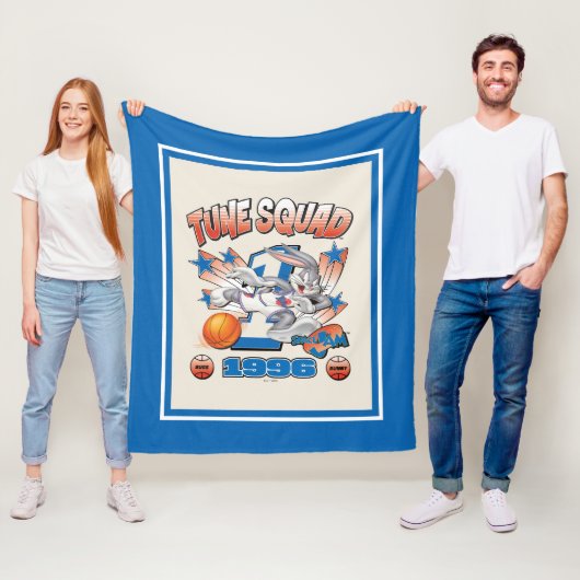 Couverture Polaire SPACE JAM™ BUGS BUNNY™ #1 Basketball Graphic (En situation)