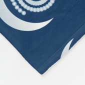 Couverture Polaire Spirale de lune d'argent sur bleu foncé (Coin)