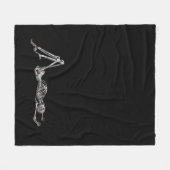 Couverture Polaire Squelette allongé sur l'Halloween noir (Devant (Horizontal))