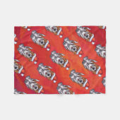 Couverture Polaire St Bernard en Motif Casquette sur rouge (Devant (Horizontal))