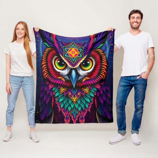 Couverture Polaire Stained Glass Owl Art: Geometric Jewel Tones (En situation)
