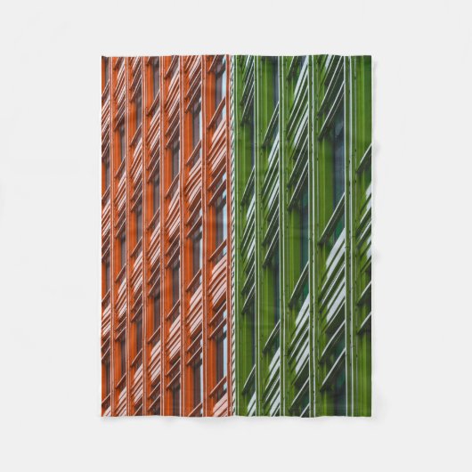 Couverture Polaire Structure architecturale verte et rouge (Devant)