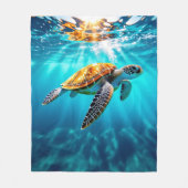Couverture Polaire Stunning Sea Turtle in Sunlit Ocean Waters (Devant)