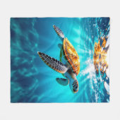 Couverture Polaire Stunning Sea Turtle in Sunlit Ocean Waters (Devant (Horizontal))