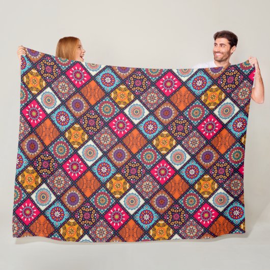 Couverture Polaire style boho coloré (En situation)