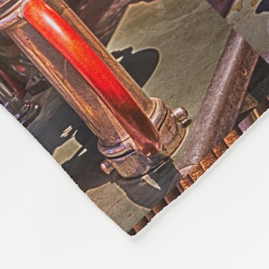 Couverture Polaire Sur L'Ancien Camion À Feu (Coin)