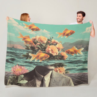 Couverture Polaire Surreal Portrait With Goldfish Flowers And Ocean
