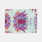 Couverture Polaire Symbole en pastel de Lotus d'aquarelle avec le nom (Devant (Horizontal))