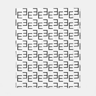 Couverture Polaire T-Shirt à monogramme E symétrique, géométrique min