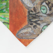 Couverture Polaire Tabby cat looking curious in grass fleece blanket  (Coin)