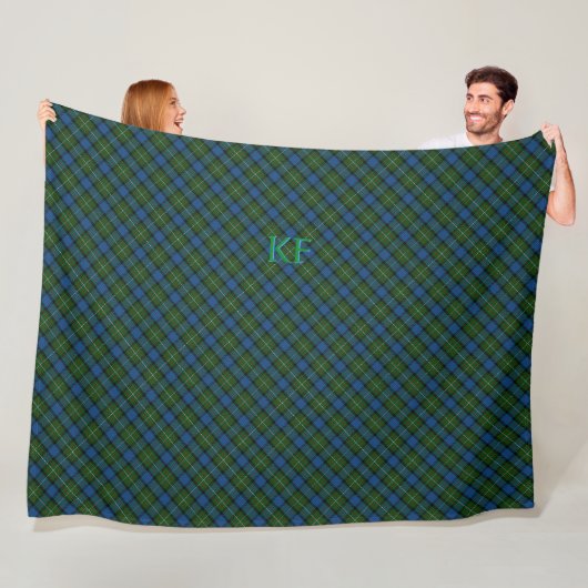 Couverture Polaire Tartan officiel Fergusson avec monogramme / nom (En situation)