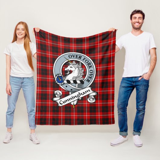 Couverture Polaire Tartan Plaid du Clan Cunningham (En situation)