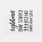 Couverture Polaire This Mom Runs On Coffee Chaos And Snuggles  (Devant (Horizontal))