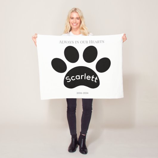 Couverture Polaire Timeless Black & White Paw Print Tribute (En situation)