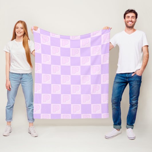 Couverture Polaire Trendy Purple Monogram Initial Checkered (En situation)