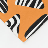 Couverture Polaire Triangles 240121 - Noir et blanc sur orange (Coin)
