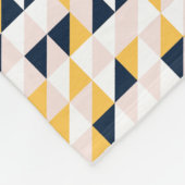 Couverture Polaire Triangles mosaïques en jaune, rose et bleu marine (Coin)