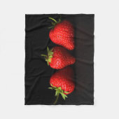 Couverture Polaire Trois fraises sur le fba noir (Devant)
