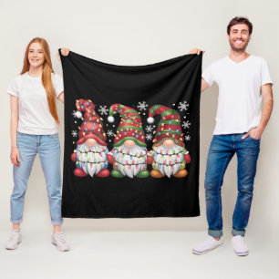 Couverture Polaire Trois Gnomes Buffalo à carreaux rouges de Noël