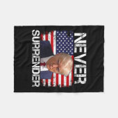 Couverture Polaire Trump Mug Shot Never Surrender 2024 (Devant (Horizontal))