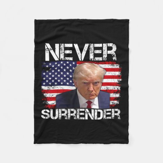 Couverture Polaire Trump Mug Shot Never Surrender 2024 (Devant)
