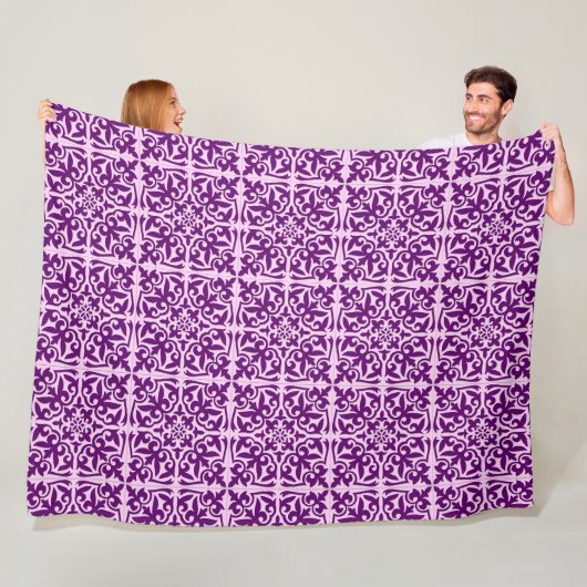 Couverture Polaire Tuiles marocaines - violet et orchidée (En situation)