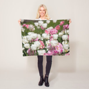 Couverture Polaire Tulipes blanches et roses brillantes par jour enso