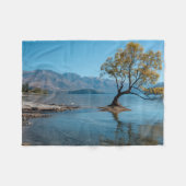 Couverture Polaire Un arbre dans un lac (Devant (Horizontal))