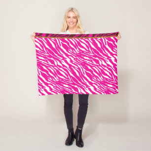 Couverture Polaire Un motif floral complexe en rose et blanc, art