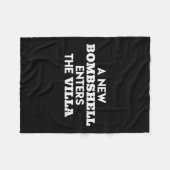 Couverture Polaire Un Nouveau Bombshell Entre Dans La Villa Island Lo (Devant (Horizontal))